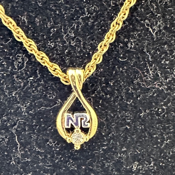 Nina Ricci Elegant Classic Logo Necklace - Picture 11 of 11